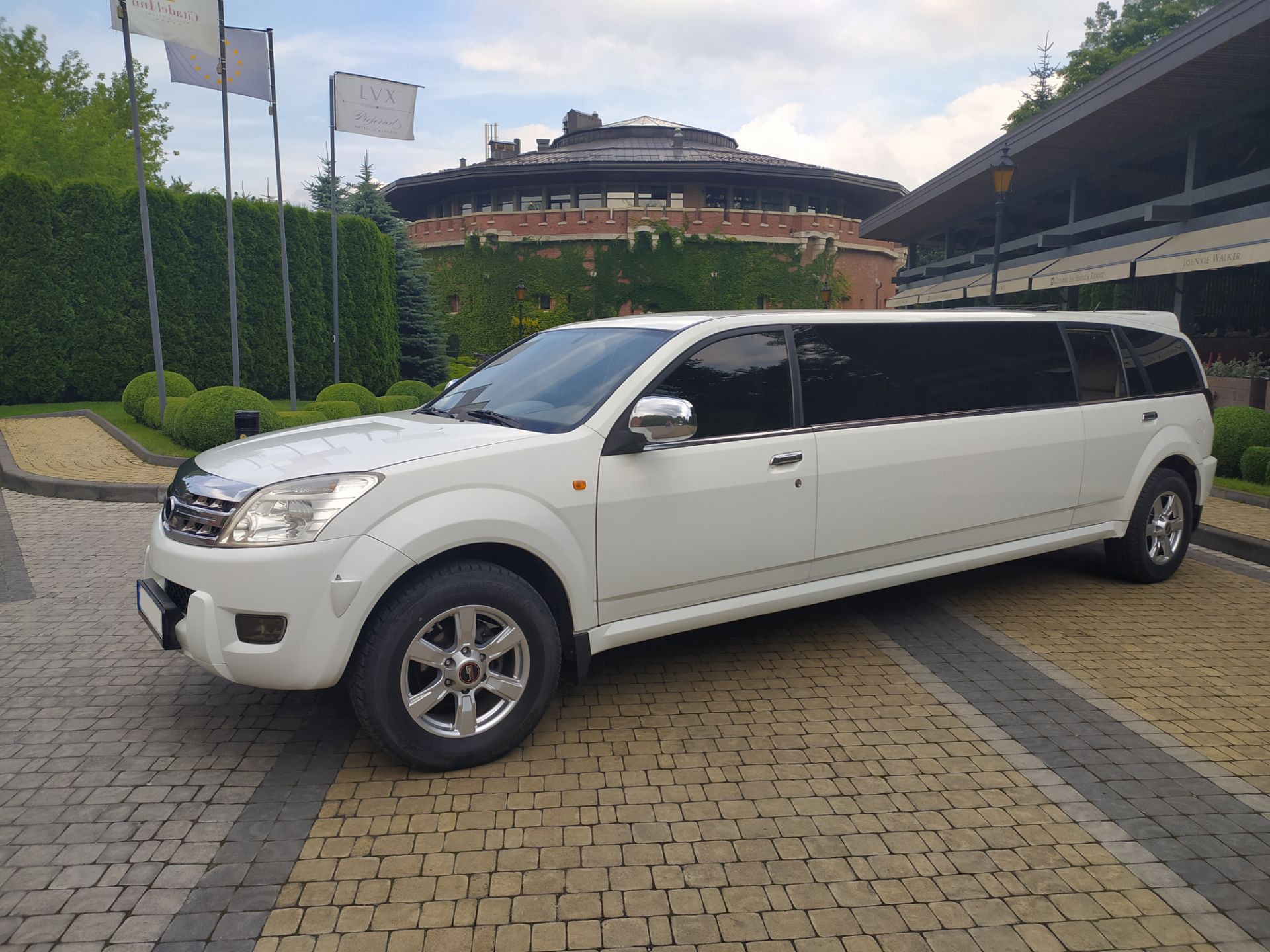 Лімузин на весілля - Фото №2