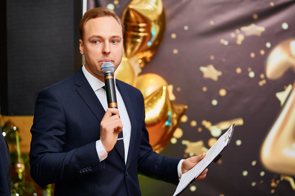 Ведучий на весілля Валерій